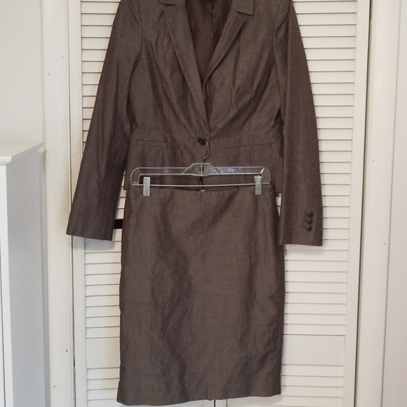 Ann Taylor taupe skirt suit size 4 - Picture 2 of 4